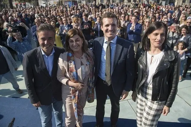 Archivo - Diego Movell&aacute;n, Mar&iacute;a Jos&eacute; S&aacute;enz de Buruaga, Pablo Casado y Gema Igual en un acto de la campa&ntilde;a electoral del 28A. Archivo