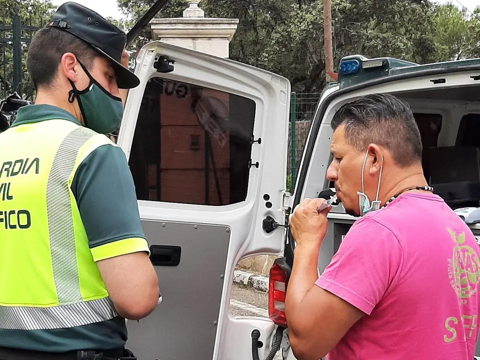 Tr&aacute;fico intensifica desde hoy los controles de alcohol y drogas entre los conductores ante el aumento de siniestros