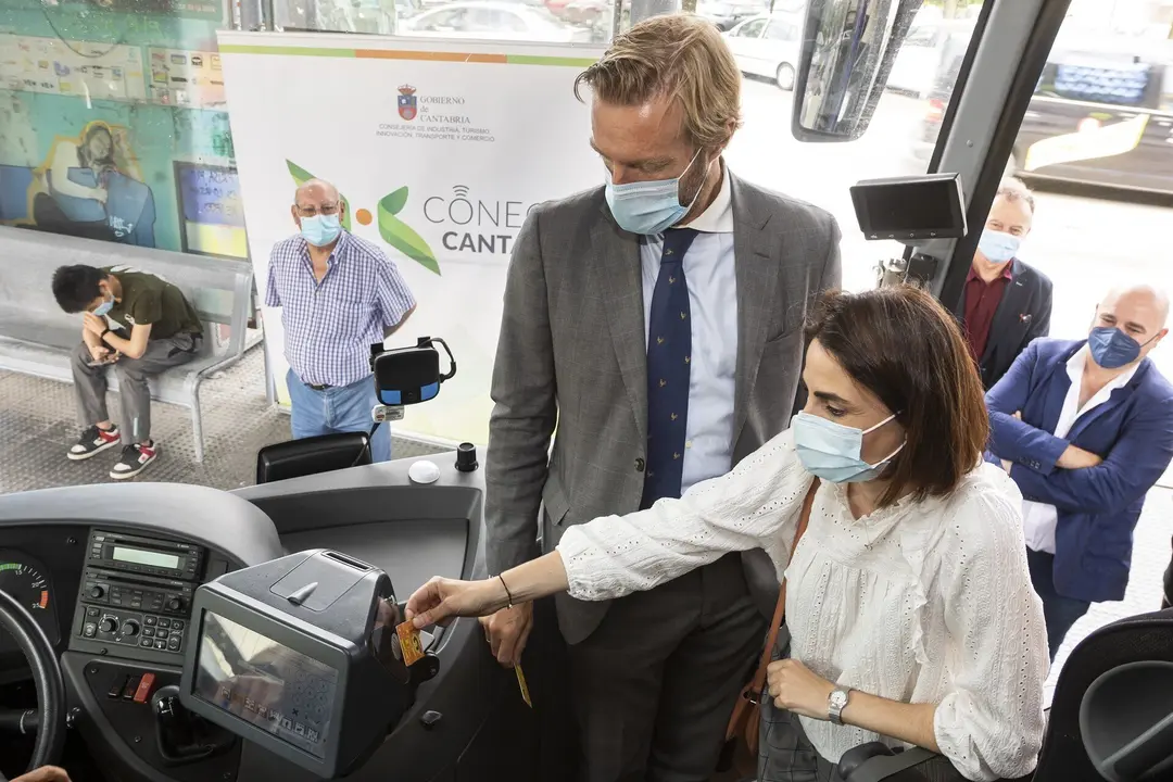 El director general de transportes, Felipe Pi&ntilde;a, presenta el Sistema Unificado de Pago Integrado (SUPI).