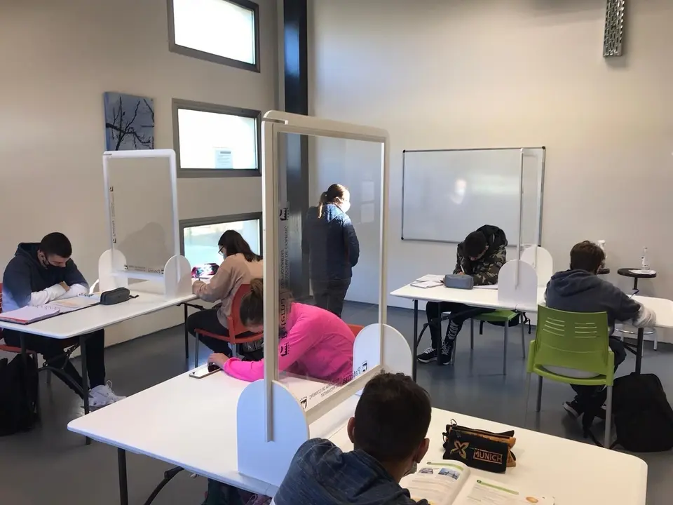 Archivo - El Ayuntamiento de Paterna (Valencia), a trav&eacute;s de la Casa de la Juventud, ha puesto en marcha un Aula de Refuerzo para que los alumnos y alumnas de la ESO que lo necesiten puedan recibir apoyo acad&eacute;mico personalizado.