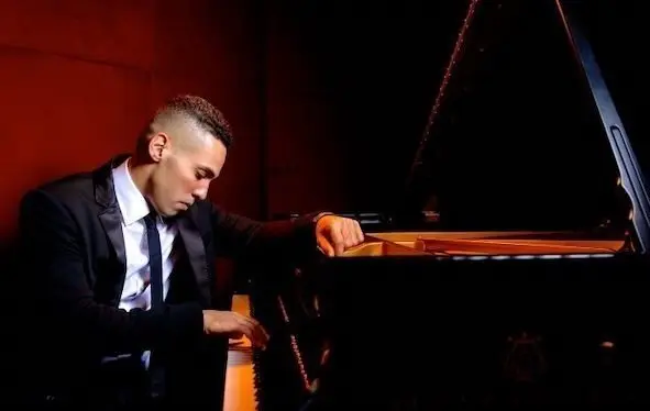 El pinista Theo Hill