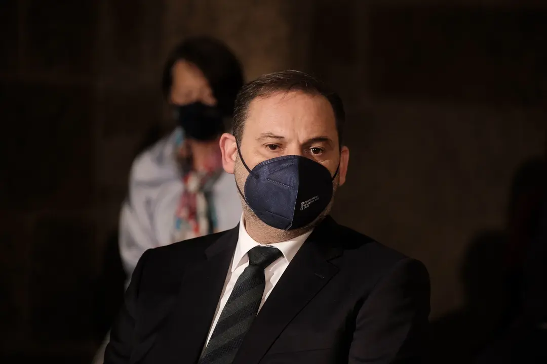 El ministro de Transportes, Movilidad y Agenda Urbana, Jos&eacute; Luis &Aacute;balos, durante el acto de  inauguraci&oacute;n de la escalinata catedralicia del Obradoiro y la rejer&iacute;a despu&eacute;s de la obra de restauraci&oacute;n, a 17 de junio de 2021, en Santiago de Compostela, A Coru