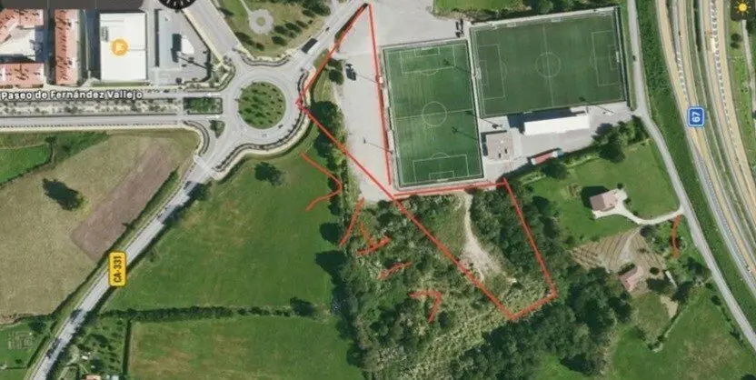 Parcelas donde se ubicar&iacute;an las piscinas al aire libre de Torrelavega