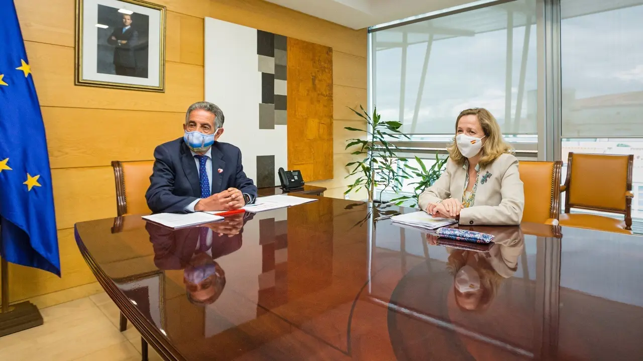 El presidente de Cantabria, Miguel &Aacute;ngel Revilla, se re&uacute;ne con la vicepresidenta segunda y ministra de Asuntos Econ&oacute;micos y Transformaci&oacute;n Digital, Nadia Calvi&ntilde;o.