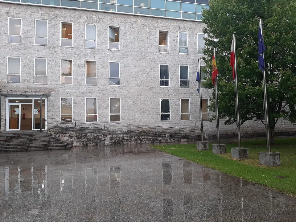 Entrada al complejo judicial Las Salesas de Santander, sede de la Audiencia Provincial de Cantabria