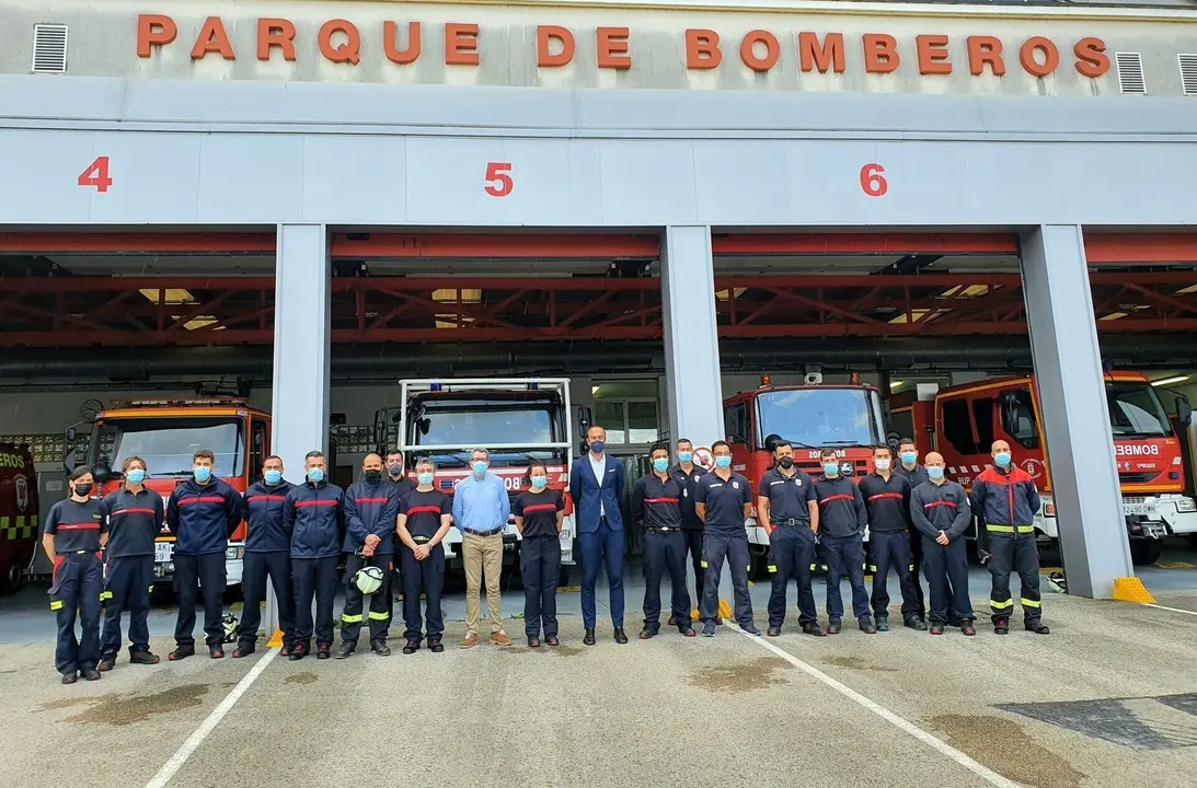 El alcalde con los bomberos