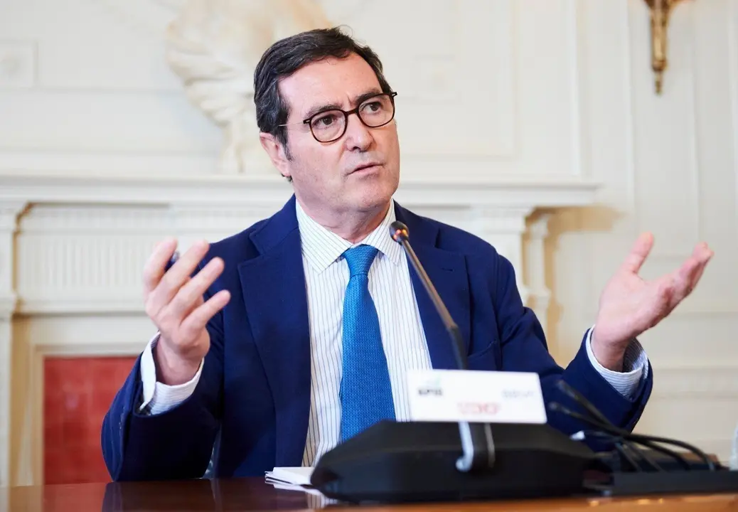 El presidente de CEOE, Antonio Garamendi, en el seminario 'La econom&iacute;a de la pandemia' organizado por APIE y BBVA en la UIMP de Santander.