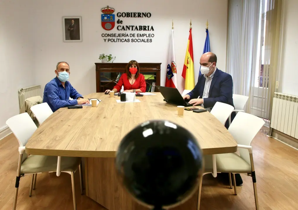 La consejera de Empleo, Ana Bel&eacute;n &Aacute;lvarez, presenta a los agentes sociales el Plan de Mejora de la Empleabilidad Joven