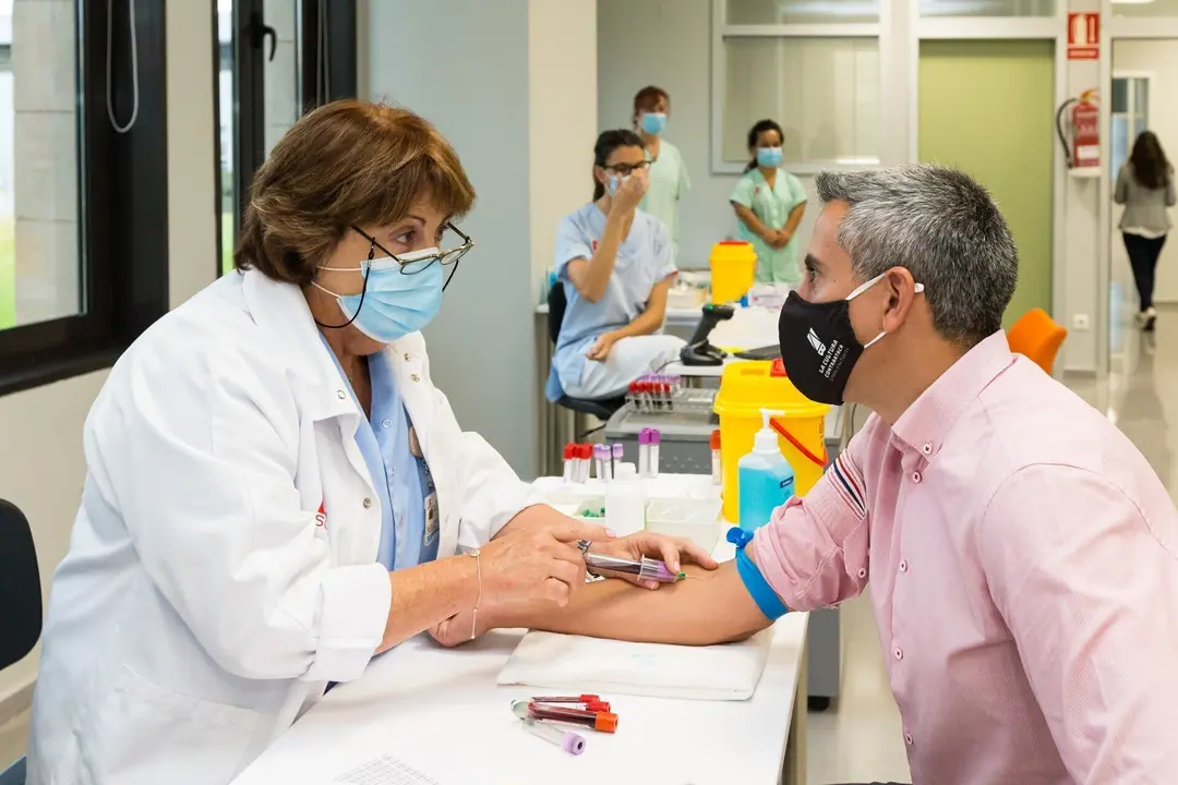 El Vicepresidente Y Consejero De Universidades, Igualdad, Cultura Y Deporte, Pablo Zuloaga, Participa En El Proyecto &lsquo;Cohorte Cantabria&rsquo; En El Hospital Valdecilla.