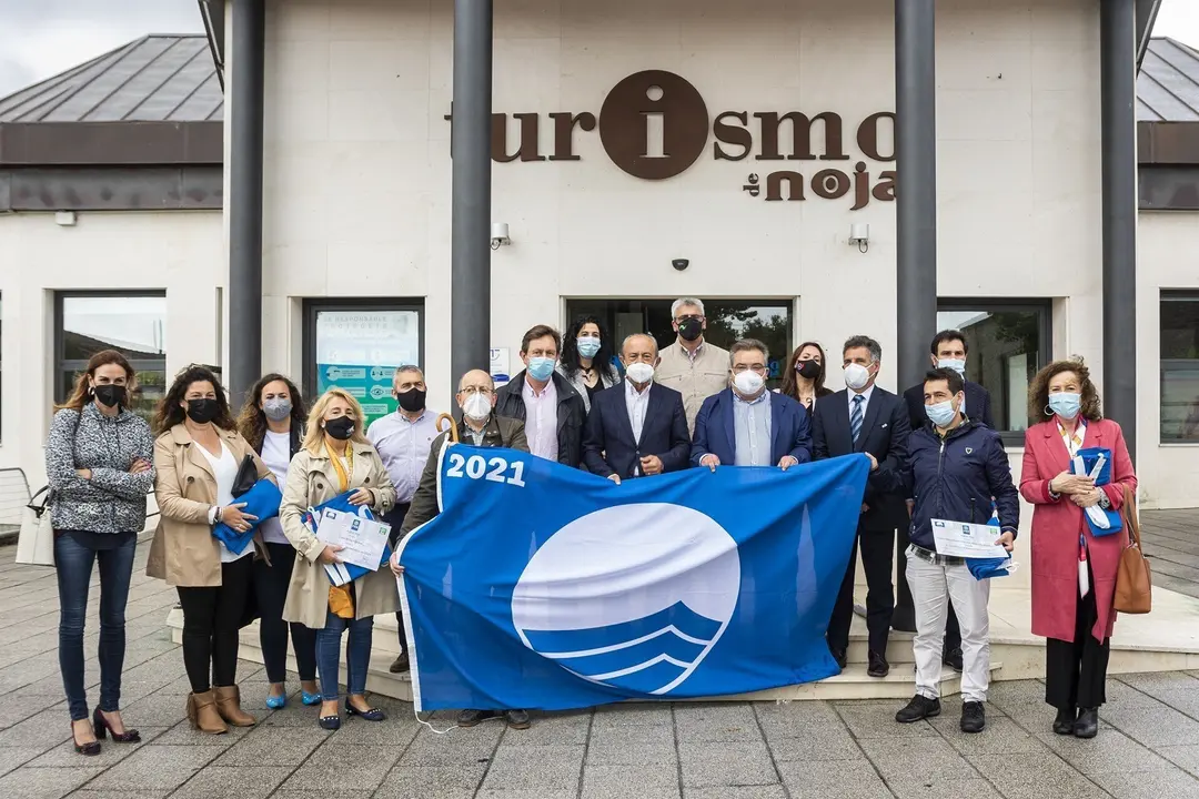 El Consejero De Industria, Turismo, Innovaci&oacute;n, Transporte Y Comercio, Javier L&oacute;pez Marcano, Asiste A La Entrega De Las Banderas Azules 2021 Para Playas De Cantabria.