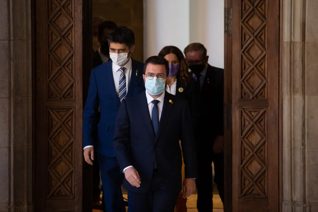 Acompa&ntilde;ado de todos los miembros del Govern, el presidente de la Generalitat, Pere Aragon&egrave;s, comparece ante los medios para realizar una declaraci&oacute;n institucional despu&eacute;s de que el Gobierno de Espa&ntilde;a aprobase hoy en Consejo de Ministros los indultos a los