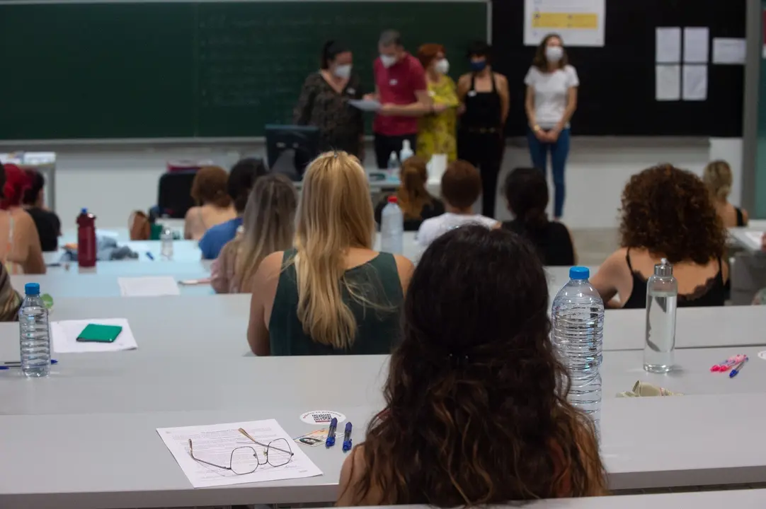 Varios opositores a Educaci&oacute;n Secundaria, Formaci&oacute;n Profesional o Ense&ntilde;anzas Art&iacute;sticas.- Archivo