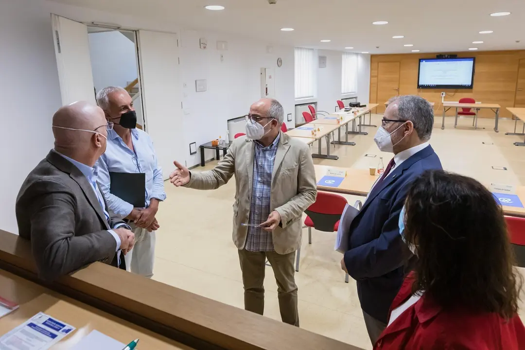 El consejero de Sanidad, Miguel Rodr&iacute;guez, preside la reuni&oacute;n del Patronato de la Fundaci&oacute;n Instituto de Investigaci&oacute;n Sanitaria Valdecilla (IDIVAL)