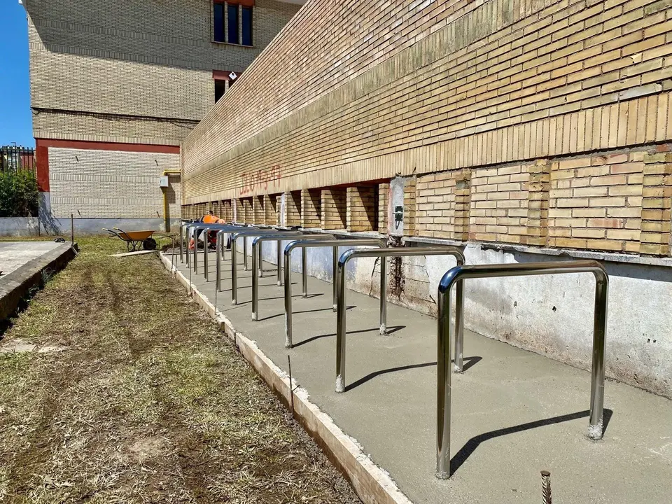 Nuevo aparcabicis del IES La Albericia.