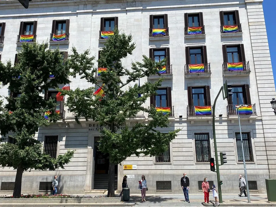 Fachada de la Delegaci&oacute;n del Gobierno en Cantabria con motivo del D&iacute;a del Orgullo