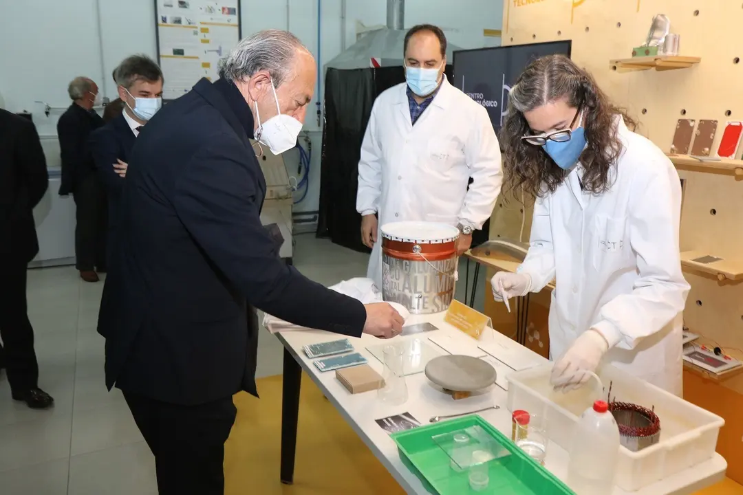 El consejero de Industria e Innovaci&oacute;n y presidente de Sodercan, Javier L&oacute;pez Marcano, en el CTC.