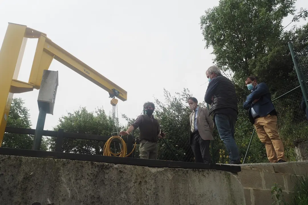 El consejero de Obras P&uacute;blicas, Ordenaci&oacute;n del Territorio y Urbanismo, Jos&eacute; Luis Gochicoa, inaugura la fitodepuradora de Rases.