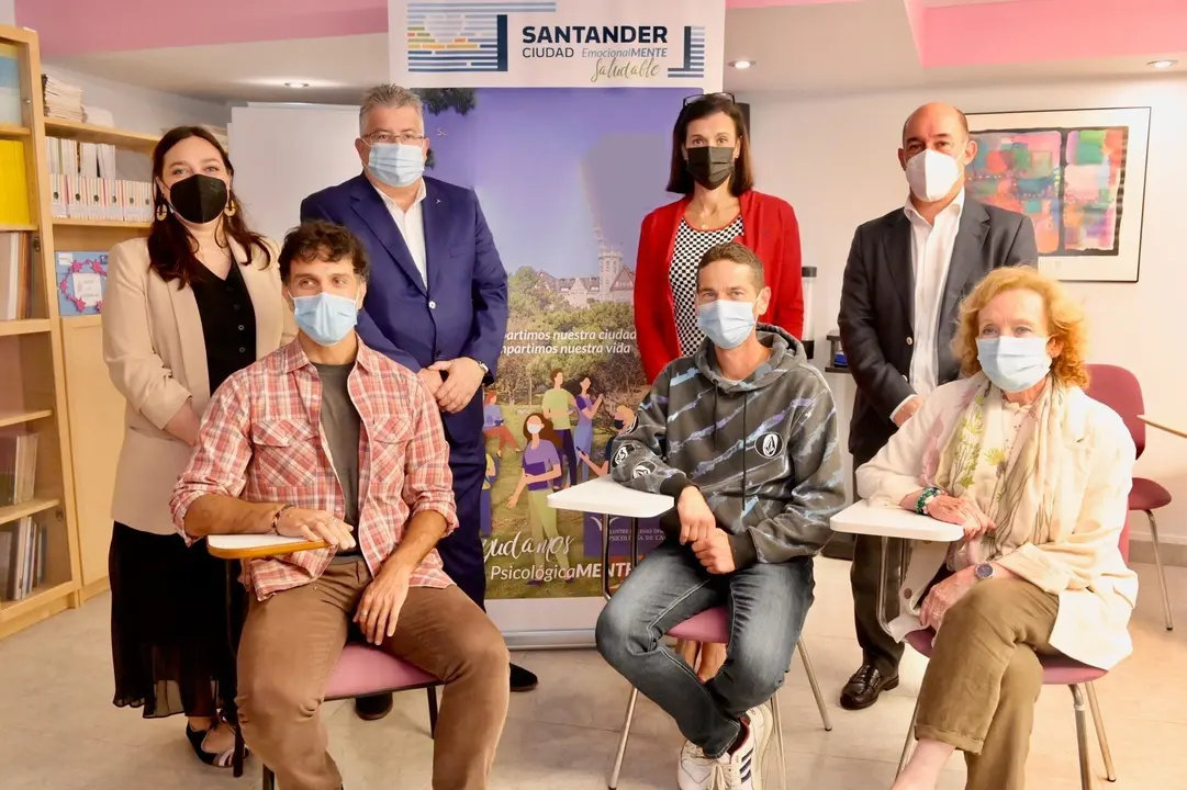 La alcaldesa de Santander, Gema Igual, y el decano del Colegio de Psicolog&iacute;a de Cantabria, Javier Lastra, en la presentaci&oacute;n del programa 'Santander, municipio emocionalmente saludable&rsquo;