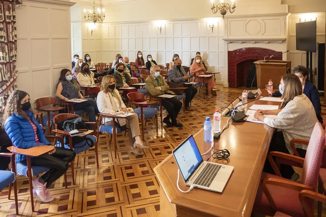 La consejera de Presidencia, Paula Fern&aacute;ndez , interviene en la inauguraci&oacute;n del curso de la UIMP, organizado por la Asociaci&oacute;n de Periodistas de Cantabria y la Federaci&oacute;n de Asociaciones de Periodistas de Espa&ntilde;a.