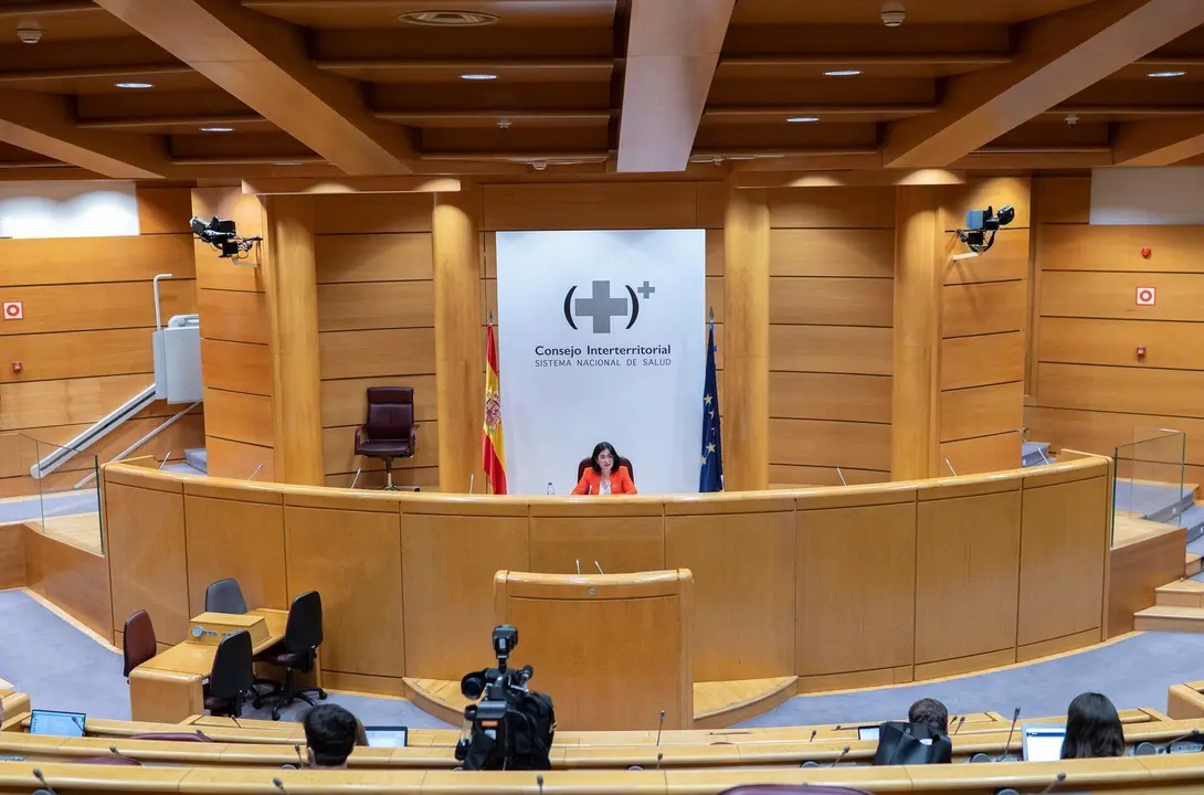 Archivo - La ministra de Sanidad, Carolina Darias, ofrece una rueda de prensa tras la celebraci&oacute;n del primer Consejo Interterritorial del Sistema Nacional de car&aacute;cter presencial desde que comenz&oacute; la pandemia, a 30 de junio de junio, en Madrid (Espa&ntilde;a).