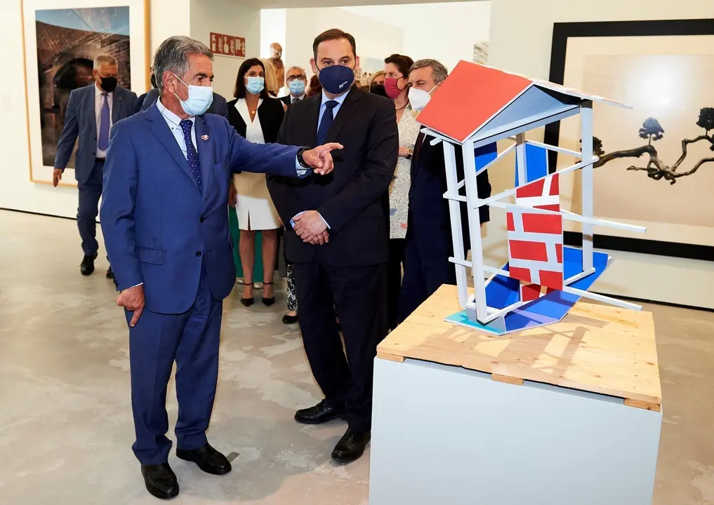 El presidente de Cantabria, Miguel &Aacute;ngel Revilla, y el ministro de Transportes, Movilidad y Agenda Urbana, Jos&eacute; Luis &Aacute;balos, visitan  la sede de la Fundaci&oacute;n ENAIRE en las Naves de Gamazo tras su inauguraci&oacute;n