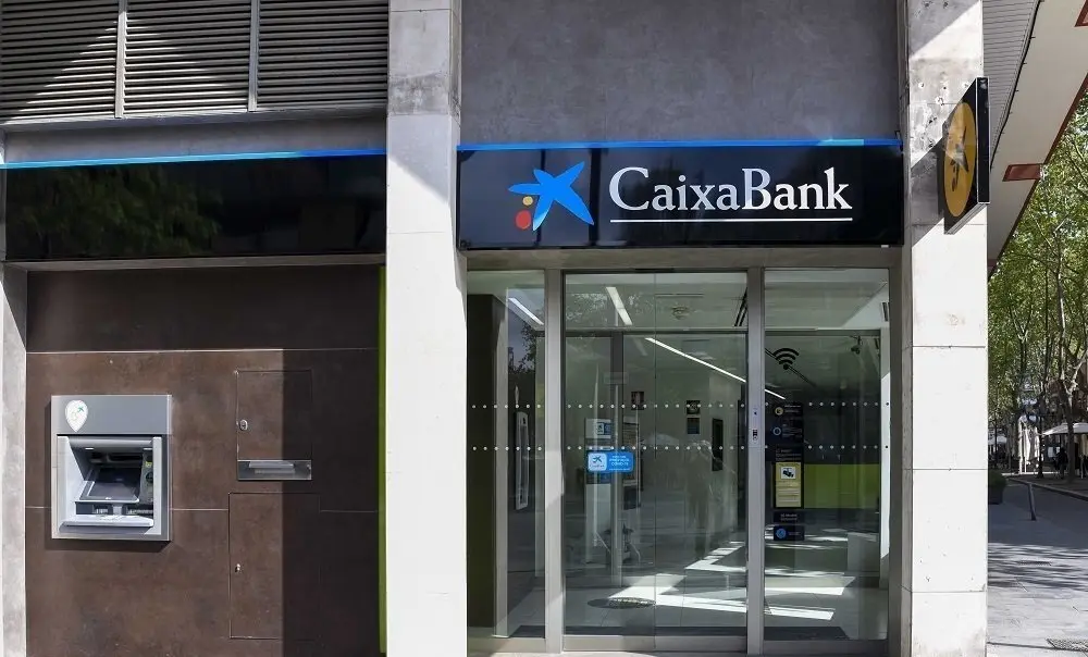 CaixaBank concluye la unificaci&oacute;n de la marca en la red de oficinas