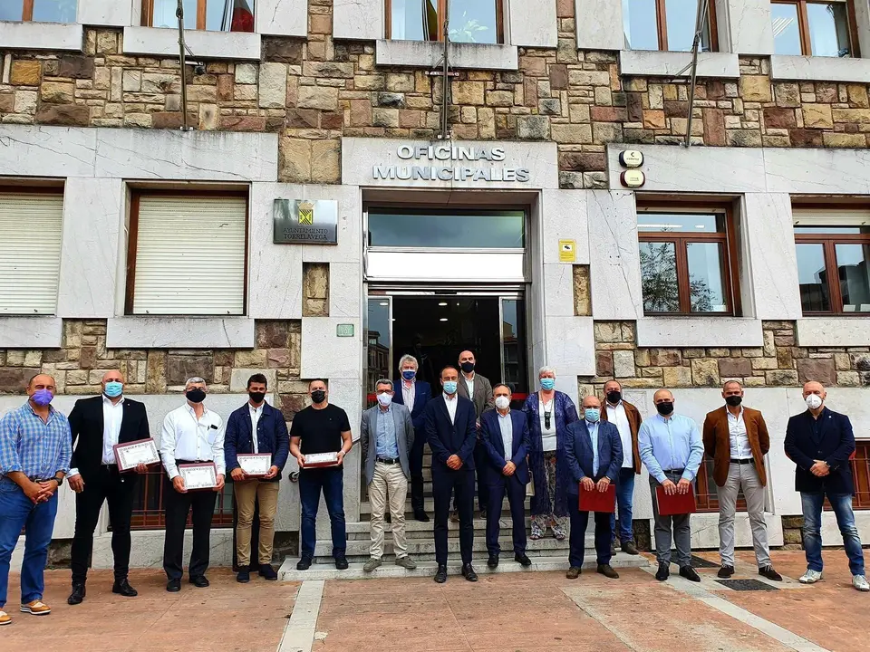 Entrega de diplomas del curso sobre el uso del bast&oacute;n extensible