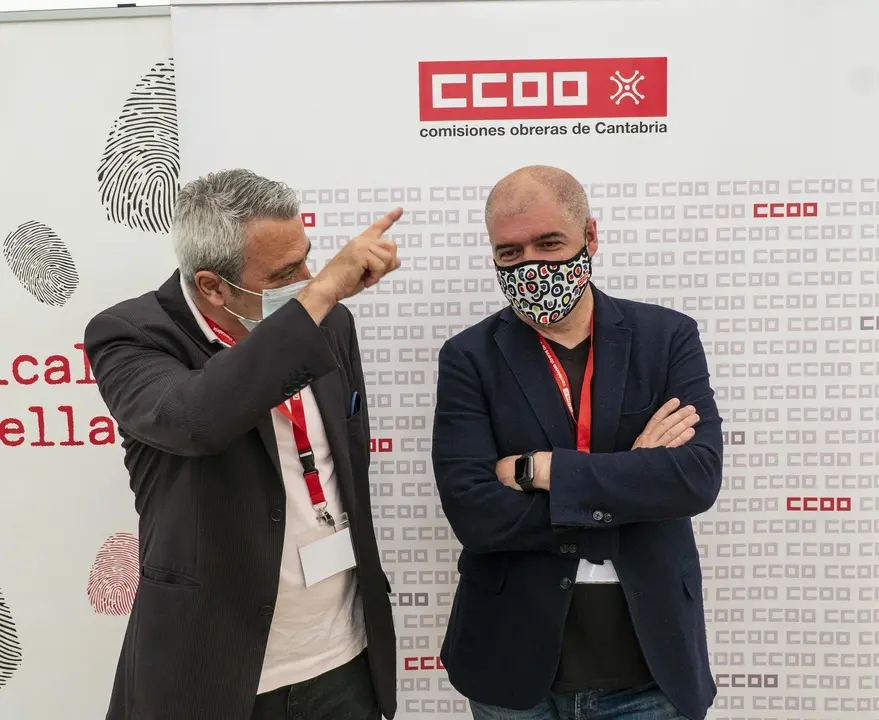 Los secretarios generales de CCOO, Unai Sordo, y de Cantabria, Carlos S&aacute;nchez