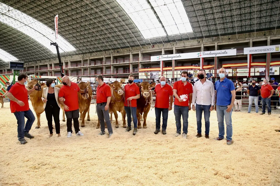 El consejero de Ganader&iacute;a, Guillermo Blanco, en el X Concurso Regional de Raza Limus&iacute;n