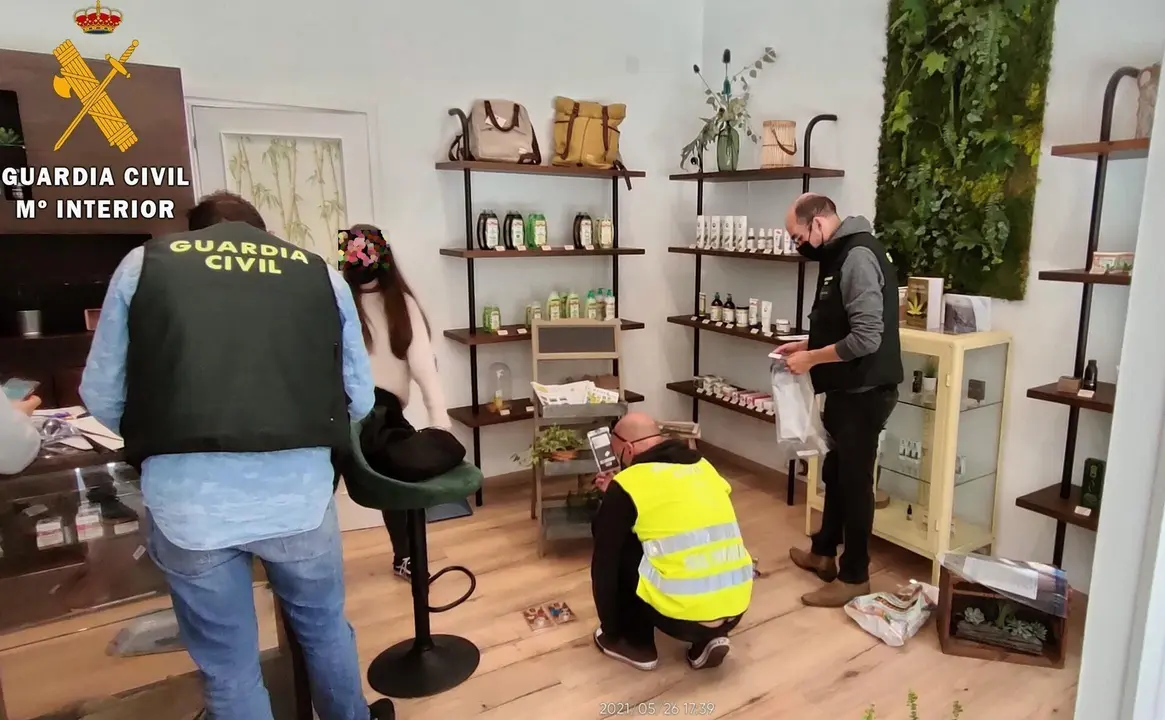 La Guardia Civil en el establecimiento