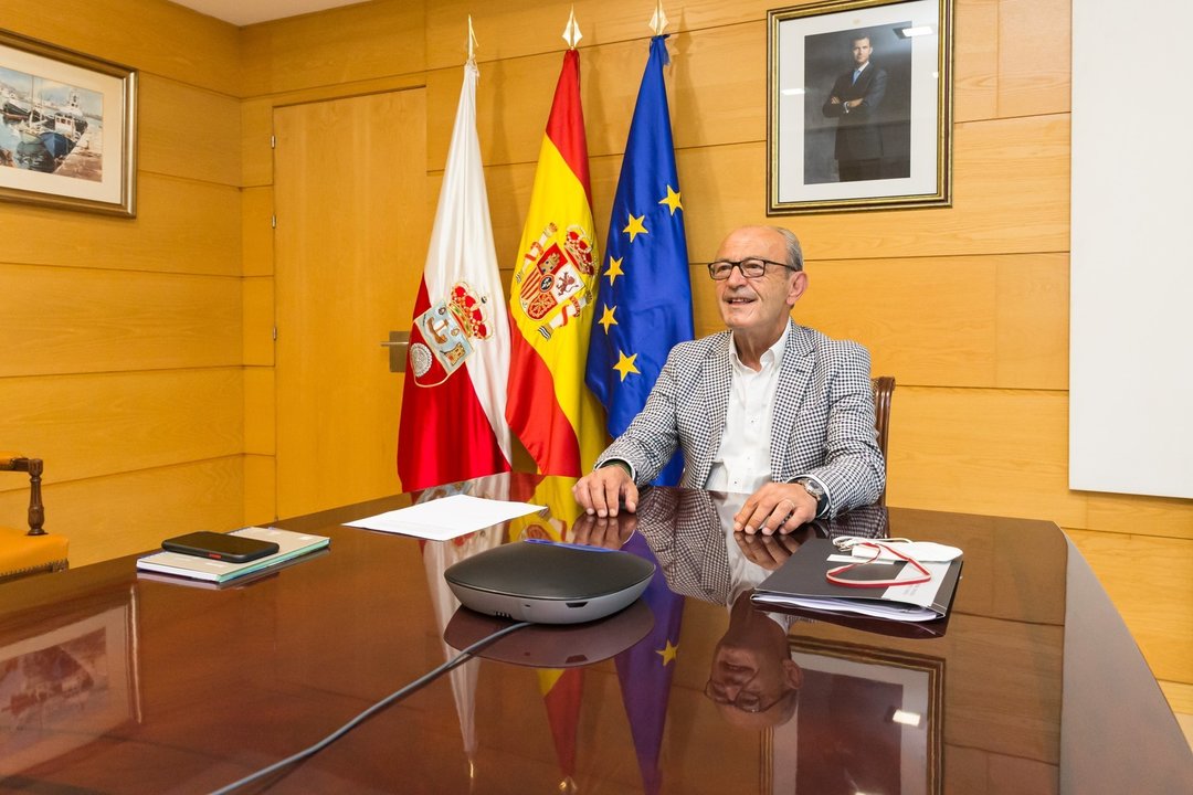 El consejero de Industria, Turismo, Innovación, Transporte y Comercio, Javier López Marcano, asiste, de forma telemática, a la jornada de difusión de los programas de apoyo a la industria.