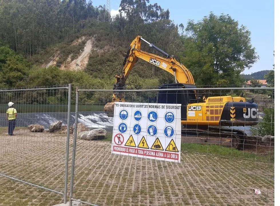 La CHC realiza labores de conservaci&oacute;n en el r&iacute;o As&oacute;n en Tabernilla