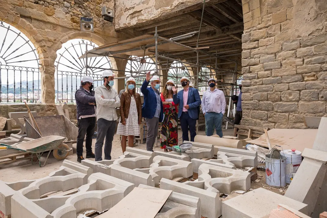 El Vicepresidente Y Consejero De Universidades, Igualdad, Cultura Y Deporte, Pablo Zuloaga, Visita Las Obras De La Iglesia De Santa Mar&iacute;a De La Asunci&oacute;n.