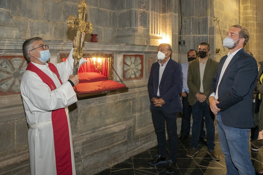 El secretario de Estado de Turismo, Fernando Valdés, y el consejero de Turismo, Javier López Marcano, visitan el monasterio de Santo Toribido