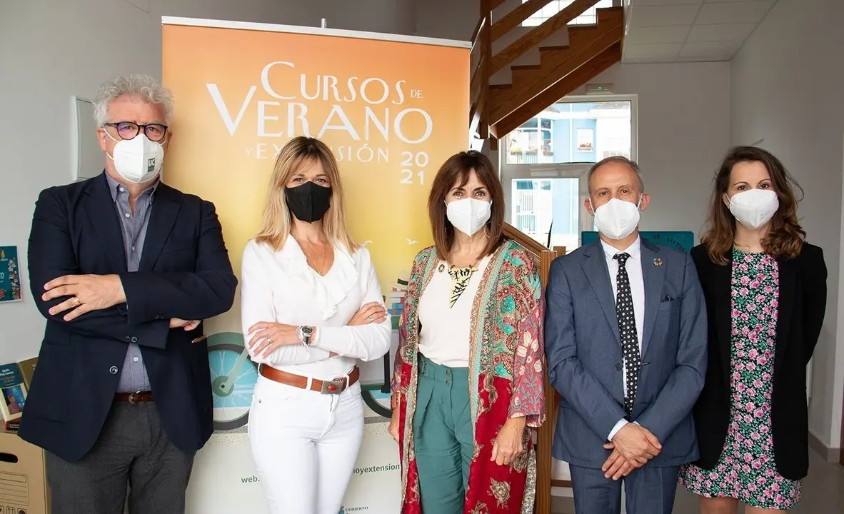 El vicerrector de Cultura, Tom&aacute;s Mantec&oacute;n; la alcaldesa de Pi&eacute;lagos, Ver&oacute;nica Samperio; la consejera de Empleo, Ana Bel&eacute;n &Aacute;lvarez; el director general de Trabajo, Gustavo Garc&iacute;a; y la directora de la sede, Mar&iacute;a Dolores Odriozola.