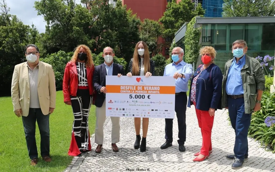 Desfile de Verano Contra la Pobreza Infantil -  Entrega Miguel Rincón... José Luis Valdezáte