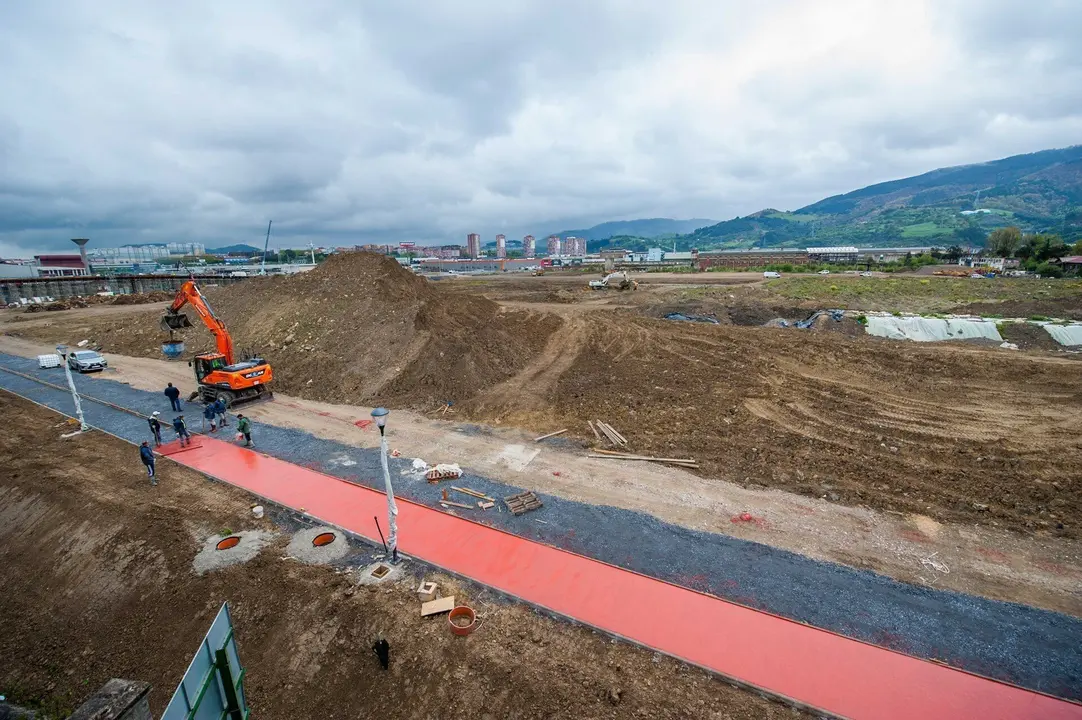 Archivo - Obras del bidegorri del pol&iacute;gono Ibarzaharra de Sestao.