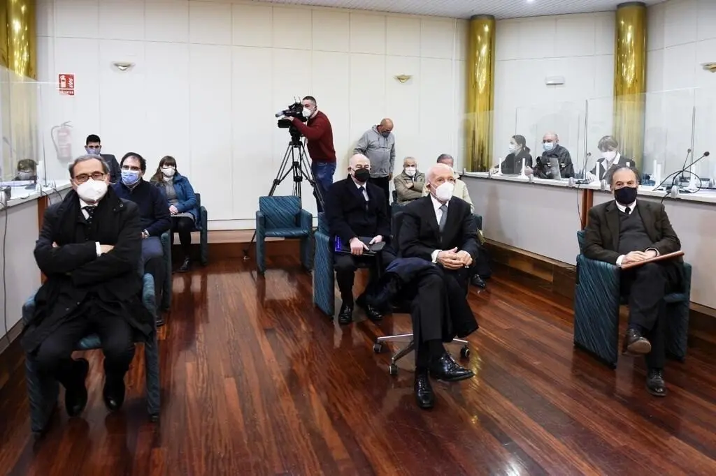 Archivo - Suspendido el juicio de Sniace por contacto del abogado de Blas Mezquita con un positivo Covid