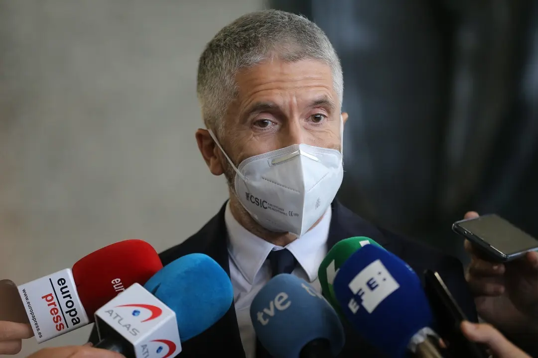 El ministro del Interior, Fernando Grande-Marlaska, durante la presentaci&oacute;n de los nuevos drones de la Direcci&oacute;n General de Tr&aacute;fico, a 6 de julio de 2021, en la sede de la DGT, Madrid, (Espa&ntilde;a). Estos aparatos, que forman parte del dispositivo puesto en m