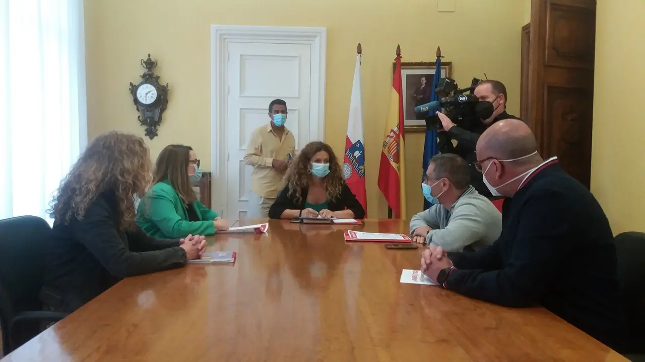 Reuni&oacute;n de UGT y CCOO con la delegada del Gobierno en Cantabria