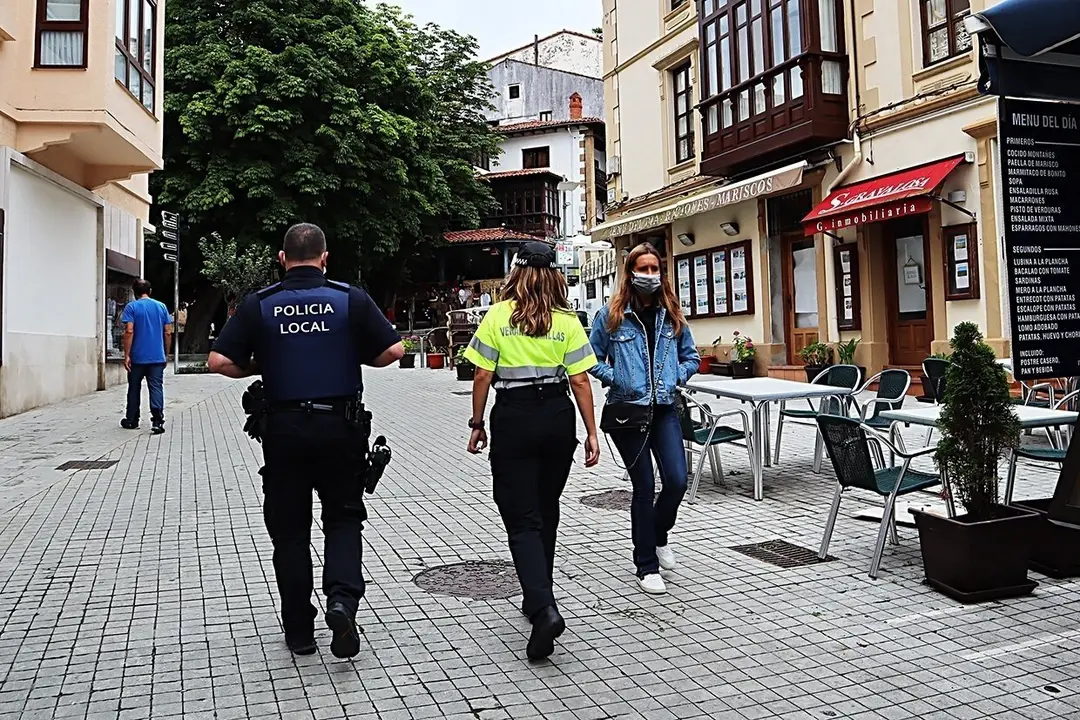 Polic&iacute;a Local en Comillas