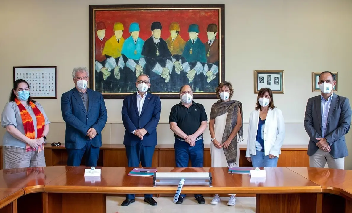 Cto de donaci&oacute;n a la UC del fondo documental 'Archivo Enrique P&eacute;rez Sim&oacute;n'