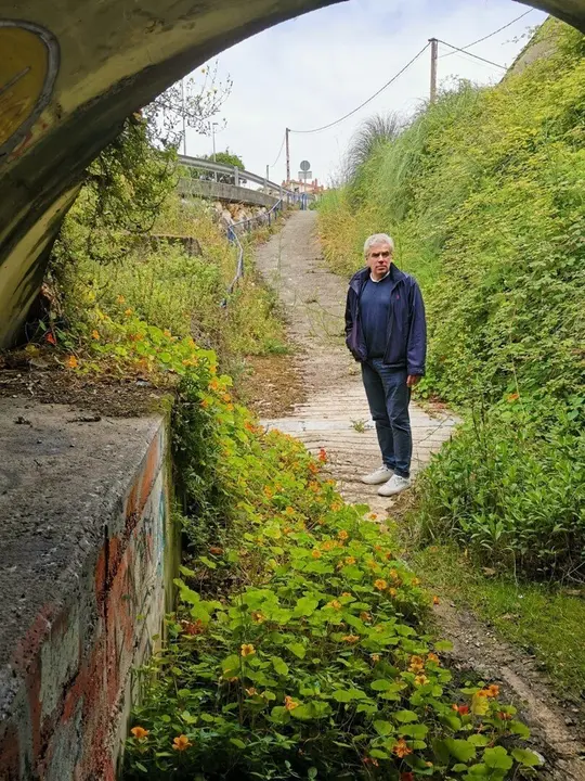 El portavoz del PRC de Santander, Jos&eacute; Mar&iacute;a Fuentes Pila, en el paso subterr&aacute;neo de la S-20