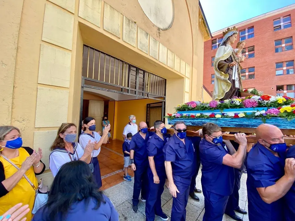La alcaldesa de Santander en la celebraci&oacute;n de la Virgen del Carmen en el Barrio Pesquero de la ciudad