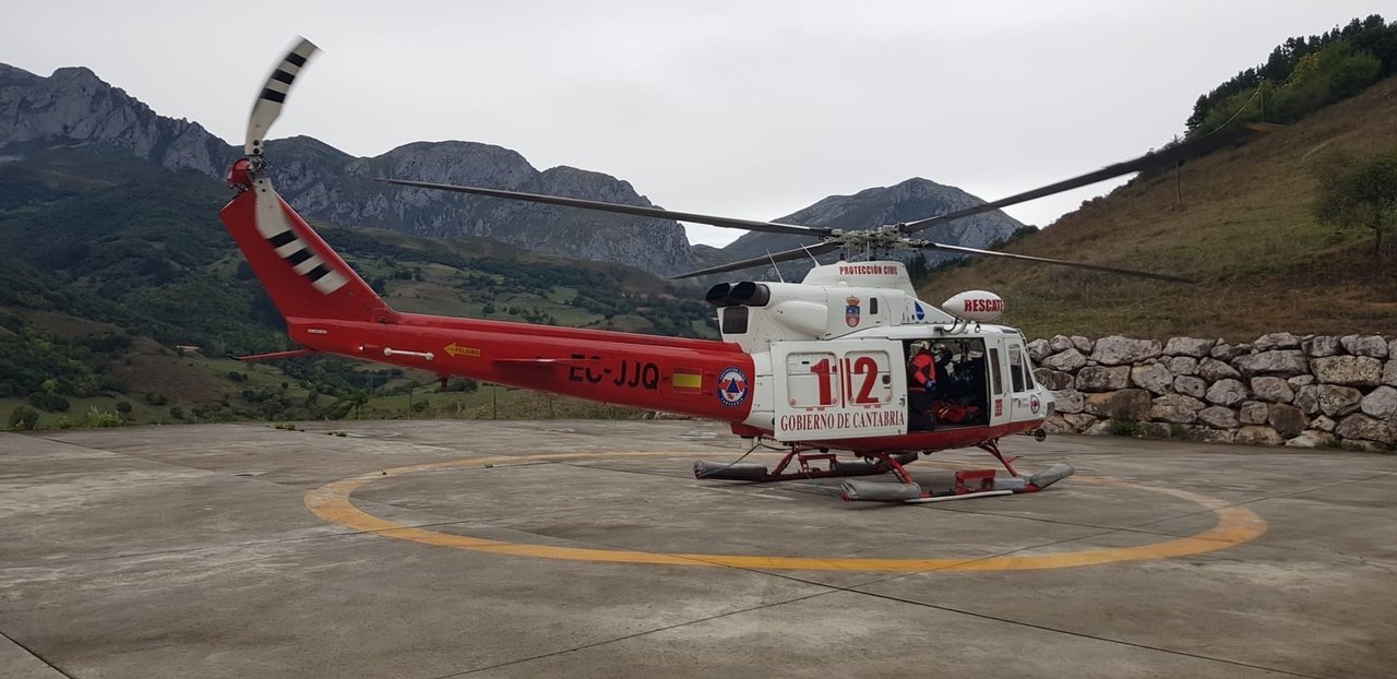 Archivo - Helicóptero del Gobierno de Cantabria