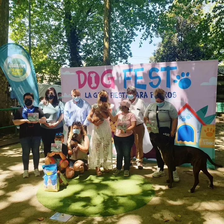 Ganadores del concurso de la feria de mascotas 'Dog fest'.