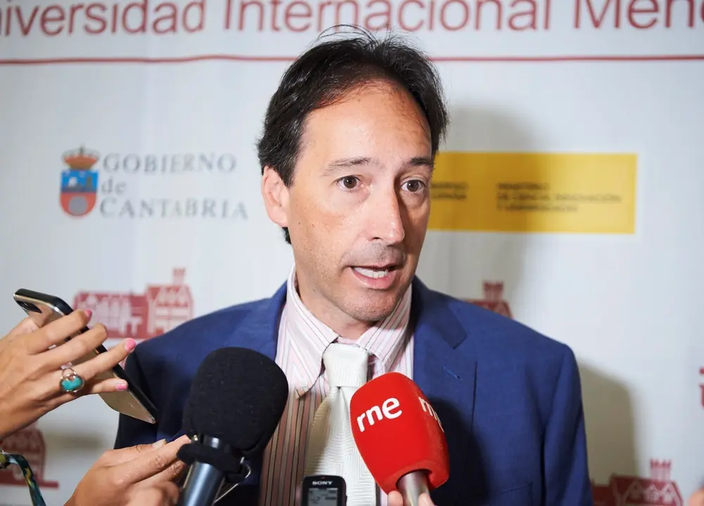 Archivo - El consejero de Obras P&uacute;blicas, Ordenaci&oacute;n del Territorio y Urbanismo del Gobierno de Cantabria, Jos&eacute; Luis Gochicoa