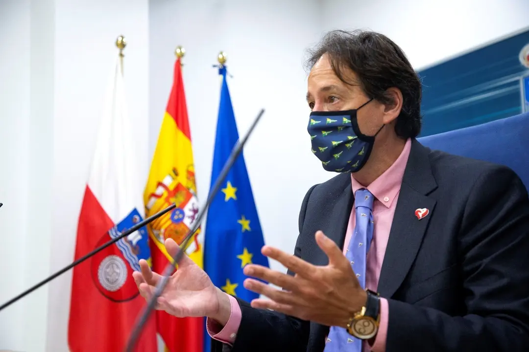 El consejero de Obras P&uacute;blicas, Ordenaci&oacute;n del Territorio y Urbanismo, Jos&eacute; Luis Gochicoa, presenta, en rueda de prensa, la orden de rehabilitaci&oacute;n de edificios p&uacute;blicos