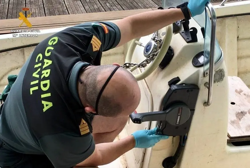 Un guardia en la embaraci&oacute;n