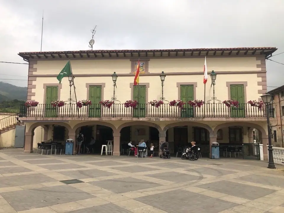Imagen del edificio desde la plaza.